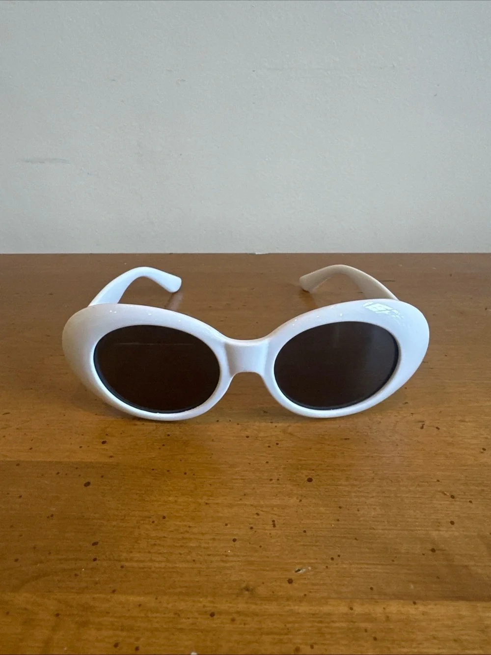 White Oval Retro Sunglasses with Black Lenses Kurt Cobain Clout Vintage Classic